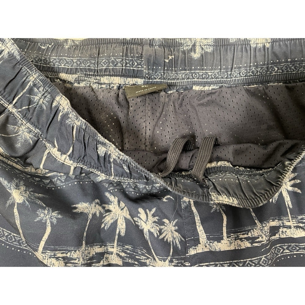 Colosseum Men's North Carolina Tar Heels Palm Trees Swim Trunks Size XL - Picture 5 of 6